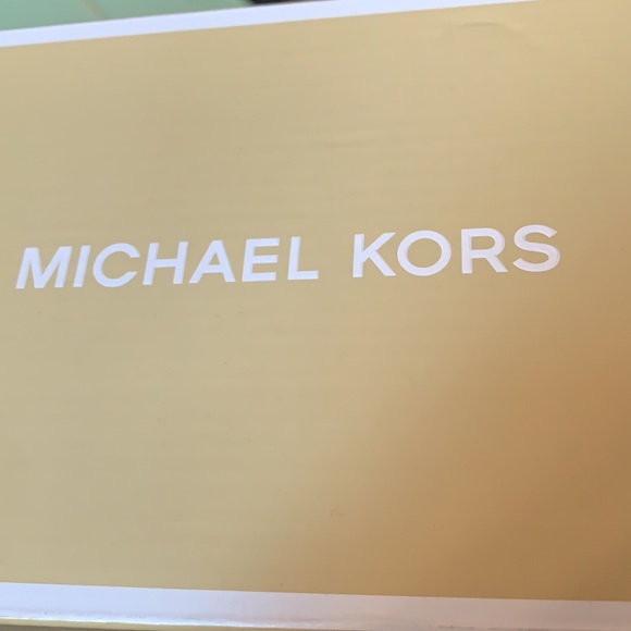 MICHAEL KORS Flip Flop MK Logo charm Sandals gold MK new in box - Picture 5 of 5